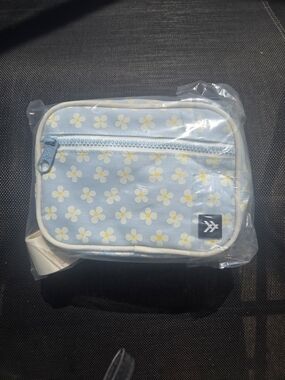 Thread Wallets Light Blue Daisy Fanny Pack Or Crossbody Bag NWT